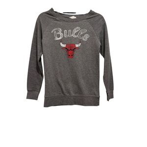 Vintage‎ Chicago Bulls NBA Sweatshirt Small Graphic Red Gray Long Sleeve